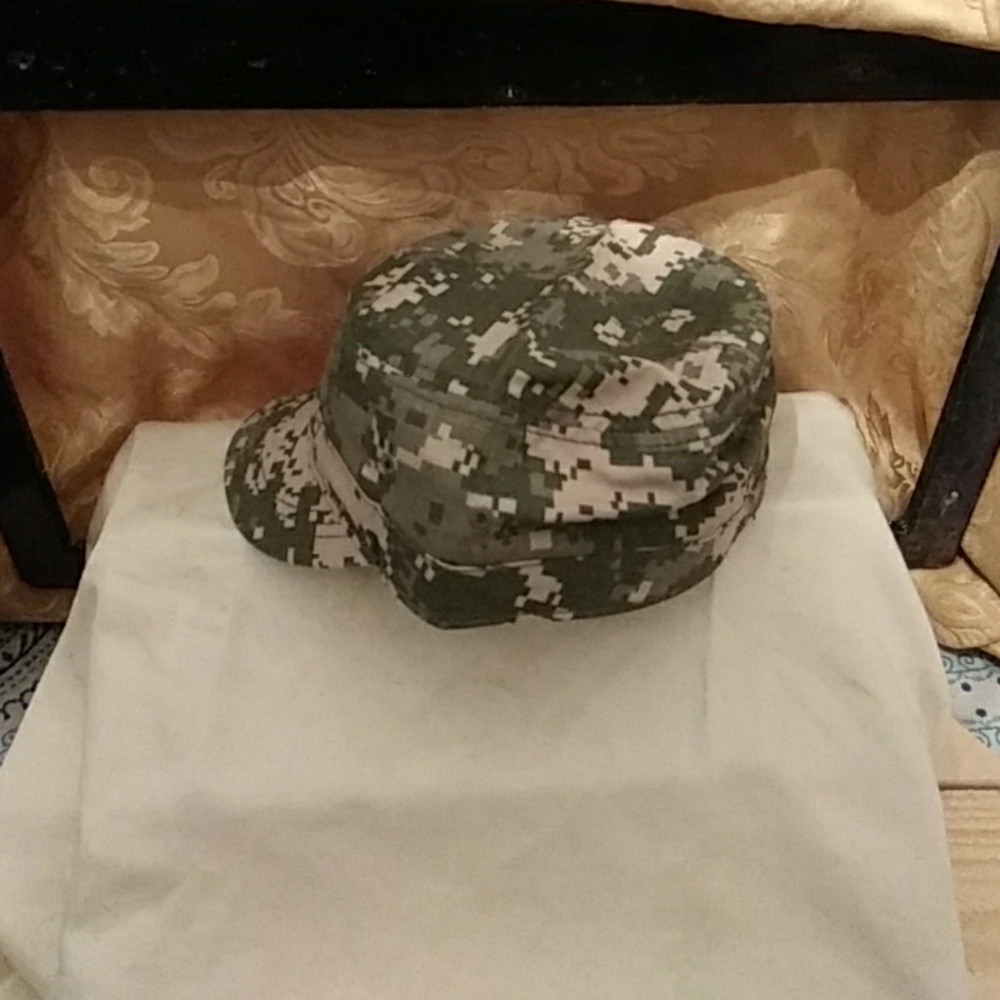 Camo hat - Picture 2 of 3